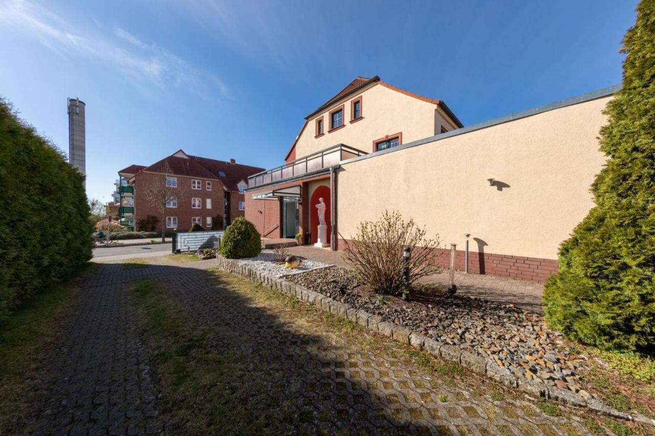 Haus Diana - Perlhuhn * Waren (Mueritz)